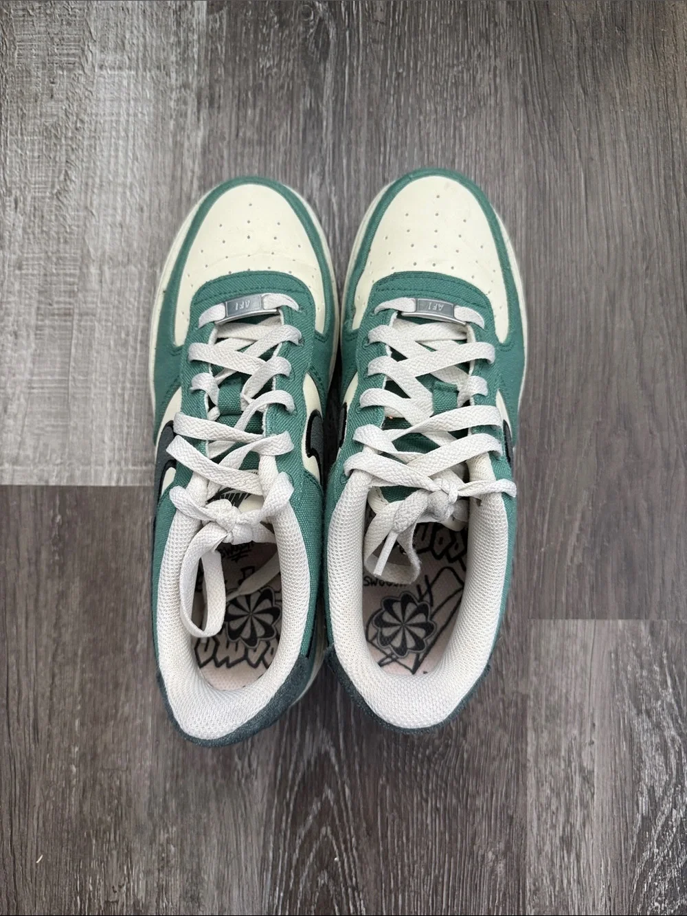 Nike Low-Top Sneakers in Teal, White and Black
